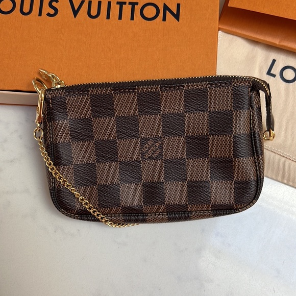 Louis Vuitton Mini Pochette Accessoires in Damier Bene - Picture 3 of 12